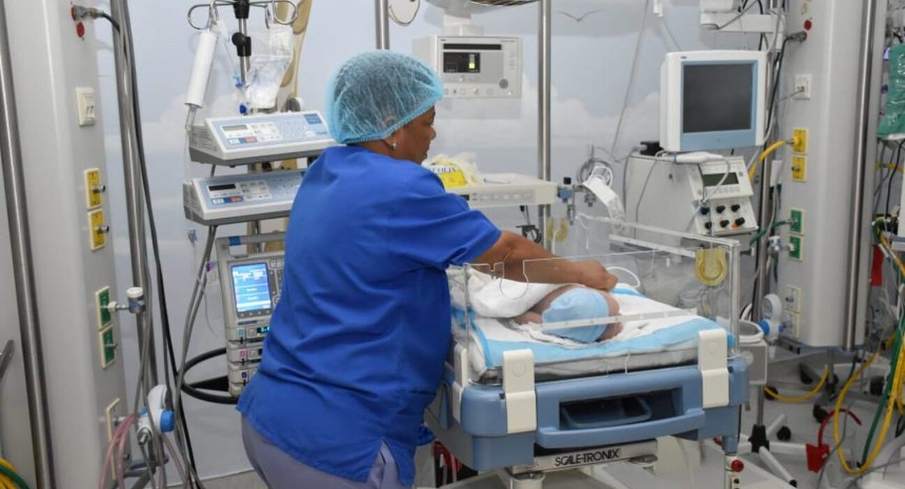 Salud Pública reporta caída sin precedentes en mortalidad infantil y neonatal